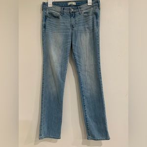 Abercrombie & Fitch Jeans Size 6S/ 28 Waist Straight leg light wash